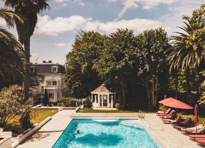 Piscine extérieure au Parc Victoria - Saint-Jean-de-Luz