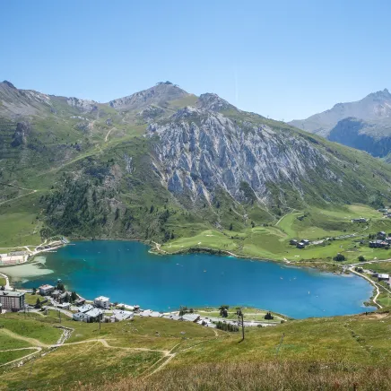Le lac de la Sassière à Tignes 