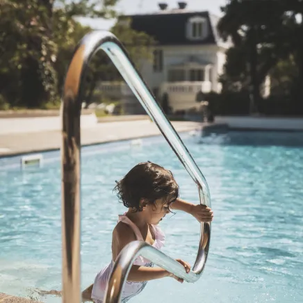 Une après-midi dans la piscine, au Parc Victoria 