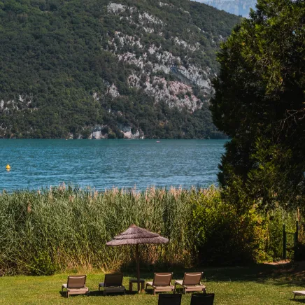Vue sur le lac d'Annecy, depuis la Villa Caroline 