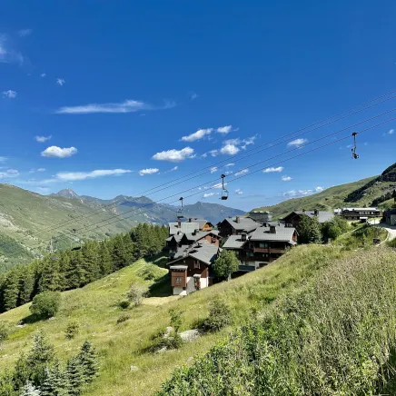 Que faire l’été aux Menuires ? Une semaine type pour vivre la montagne autrement 