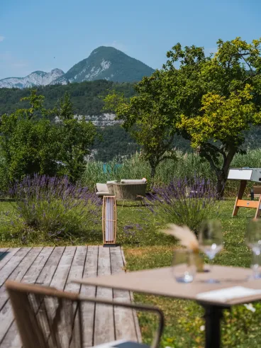 Terrasse du Lisca avec vue sur lac d'Annecy 
