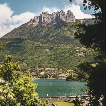 Vue lac et montagne annecy
