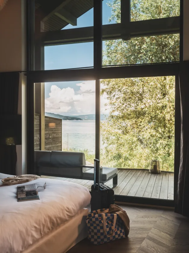 La vue sur le lac d'Annecy, à la Villa Caroline