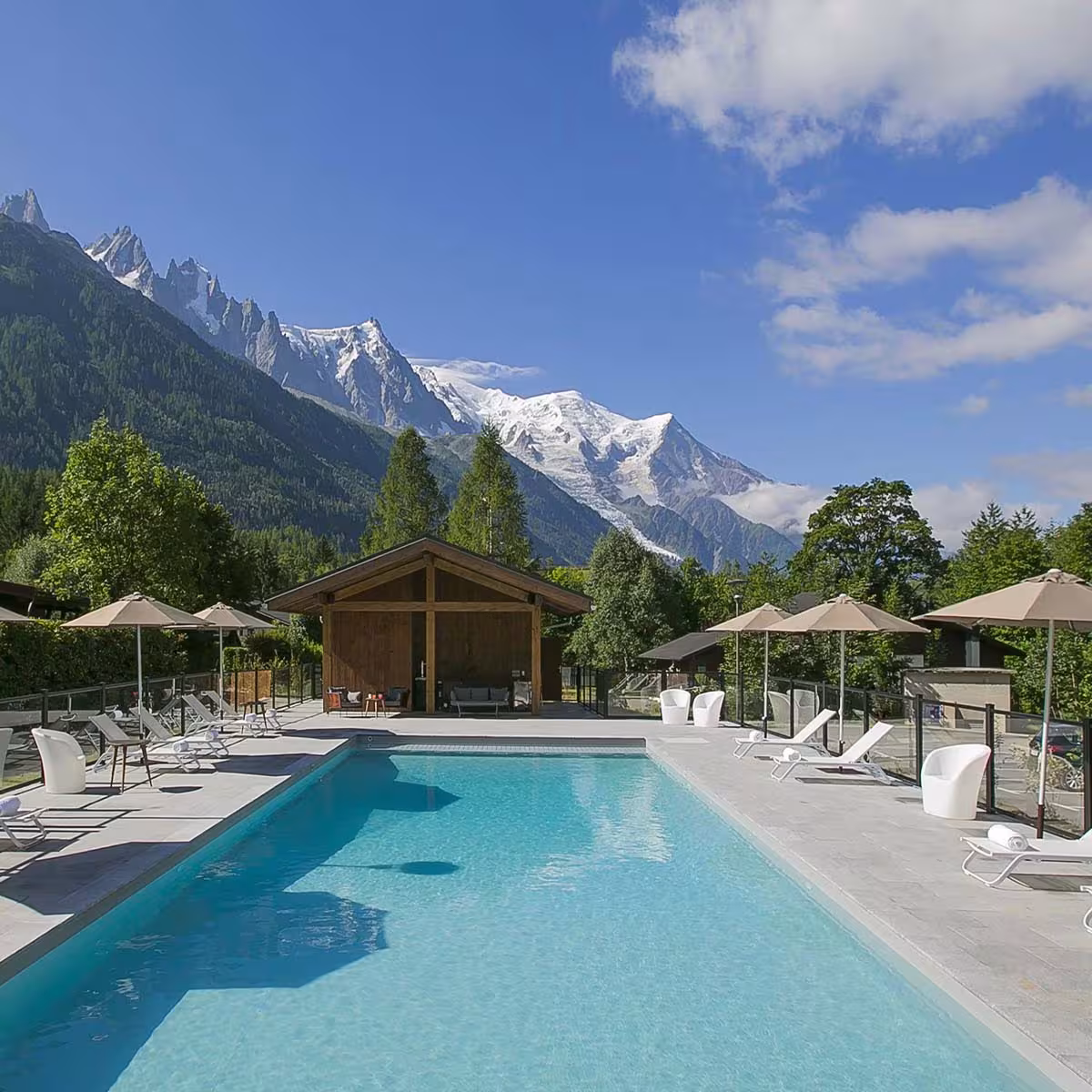 Piscine avec vue sur le Mont Blanc I Chamonix